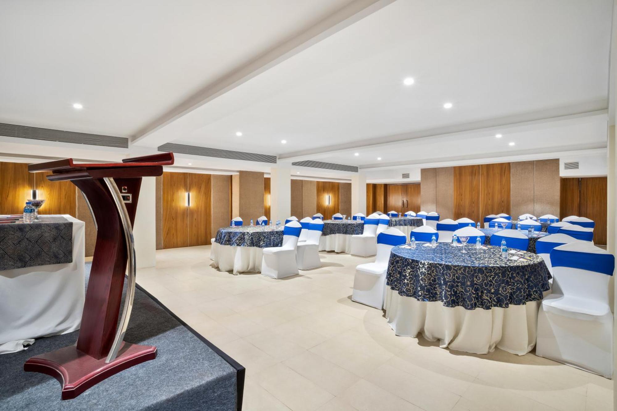 Hotel De Mandarin Goa 4*